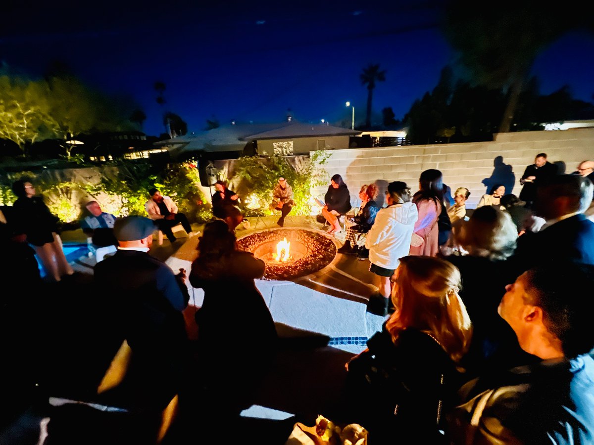 Vintage glamour, Vegas history 🖤
We mixed and mingled at Atomic Ranch On The Road: Viva Mod Vegas alongside Nevada Preservation Foundation, featuring live music, curated cocktails, and a fireside chat celebrating mid-century design, culture, and community.