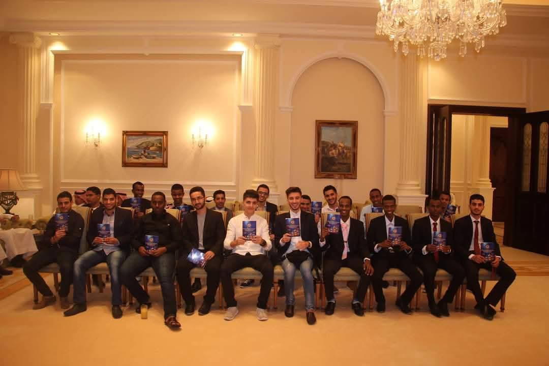 ElshababElarabi's tweet photo. نستذكر في هذه الأيام، المغفور له صاحب السمو الملكي الأمير محمد بن فهد بن عبدالعزيز رحمه الله، ذلك القائد الإنساني الذي آمن بأن الاستثمار الحقيقي هو في الإنسان
فمن أولئك الطلاب من أصبحوا قيادات مؤثرة في أوطانهم
 #محمد_بن_فهد_بن_عبدالعزيز
#ذكرى_وفاة_الأمير_محمد_بن_فهد_رحمه_الله https://t.co/EkrPoJItcY