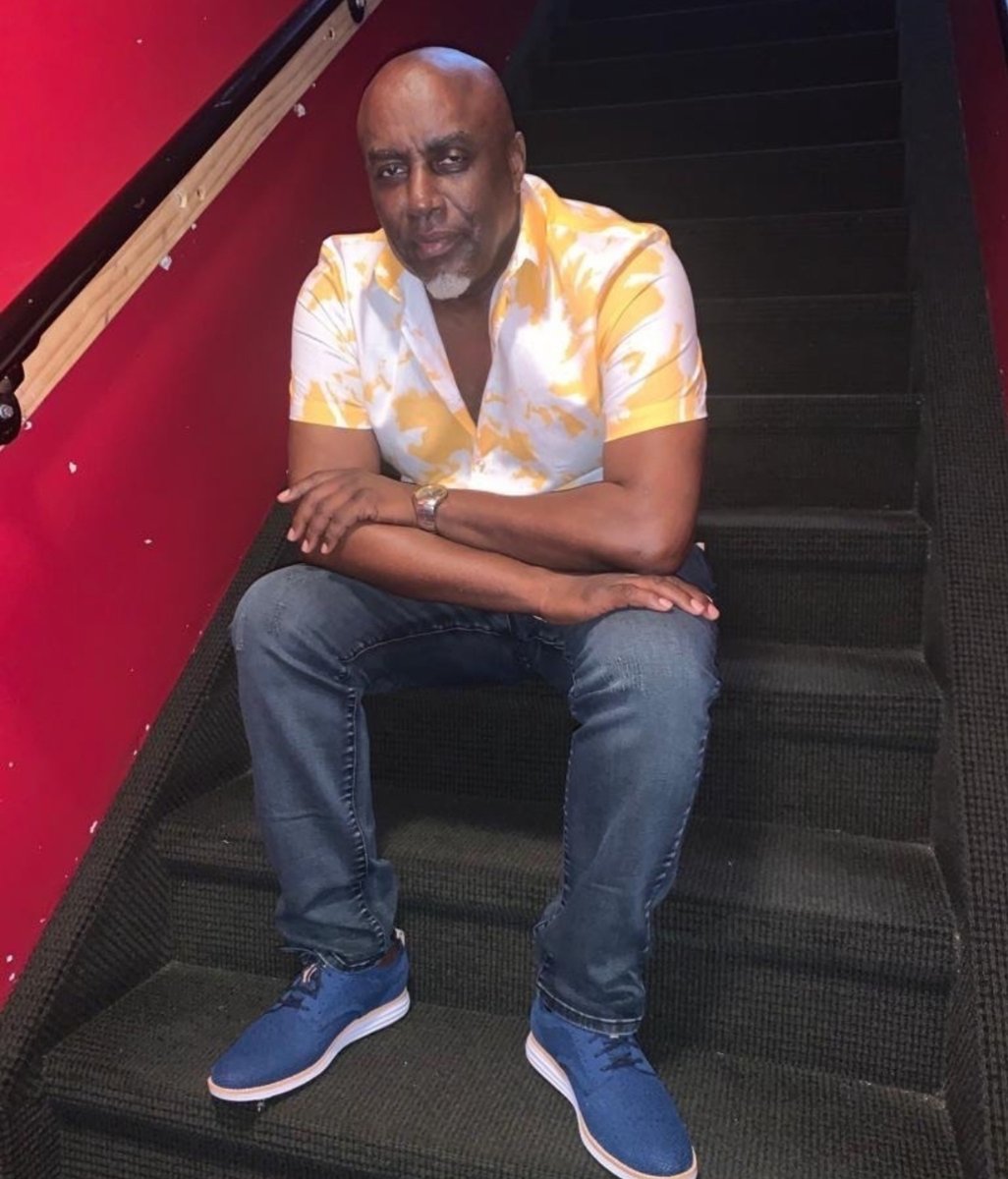 IRIE_FM's tweet photo. Let the good vibes flow with Gary G on The Right Stuff , live now on the 107s of #IRIEFM! Tune in for the best music and fresh tracks to keep you moving. Lock in with @garyg6 and elevate your night!
#IrieFM #GaryG #OnAir #ReggaeVibes https://t.co/qneUhC1z4x