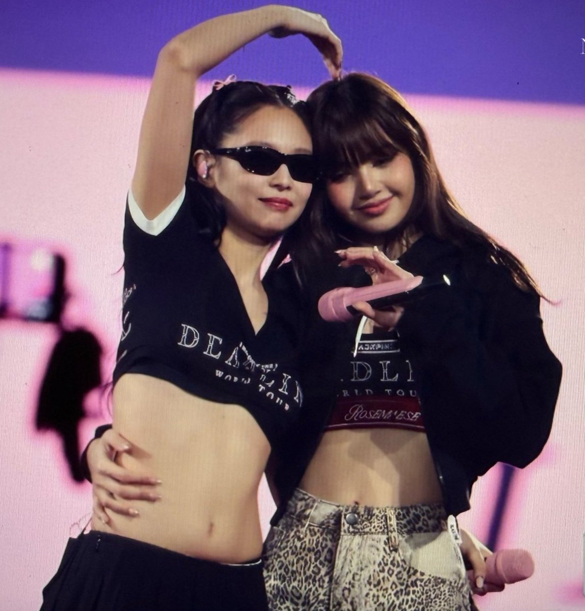 jklm239697's tweet photo. #JENLISA Moments in 
HongKong, Day 1, 2 &amp; 3
a thread; 

#BLACKPINK_DEADLINE 
#DEADLINE_IN_HONGKONG https://t.co/6AXgrZCprP