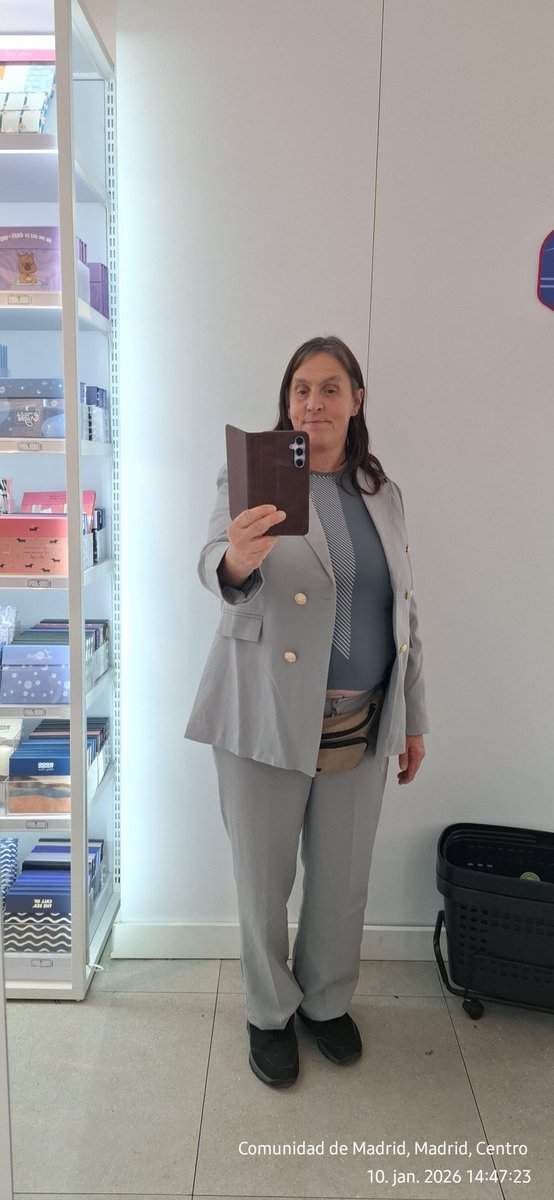 EmmaPittBull's tweet image. Quien crees que manejaría dinero ilegal e incluso terminaría en la cárcel en lugar de recibir dinero legal depositado legalmente en un banco Pedro no sabe lo que es LEGAL quien crees que querría obtener dinero mal solo una persona Begonia Gomez