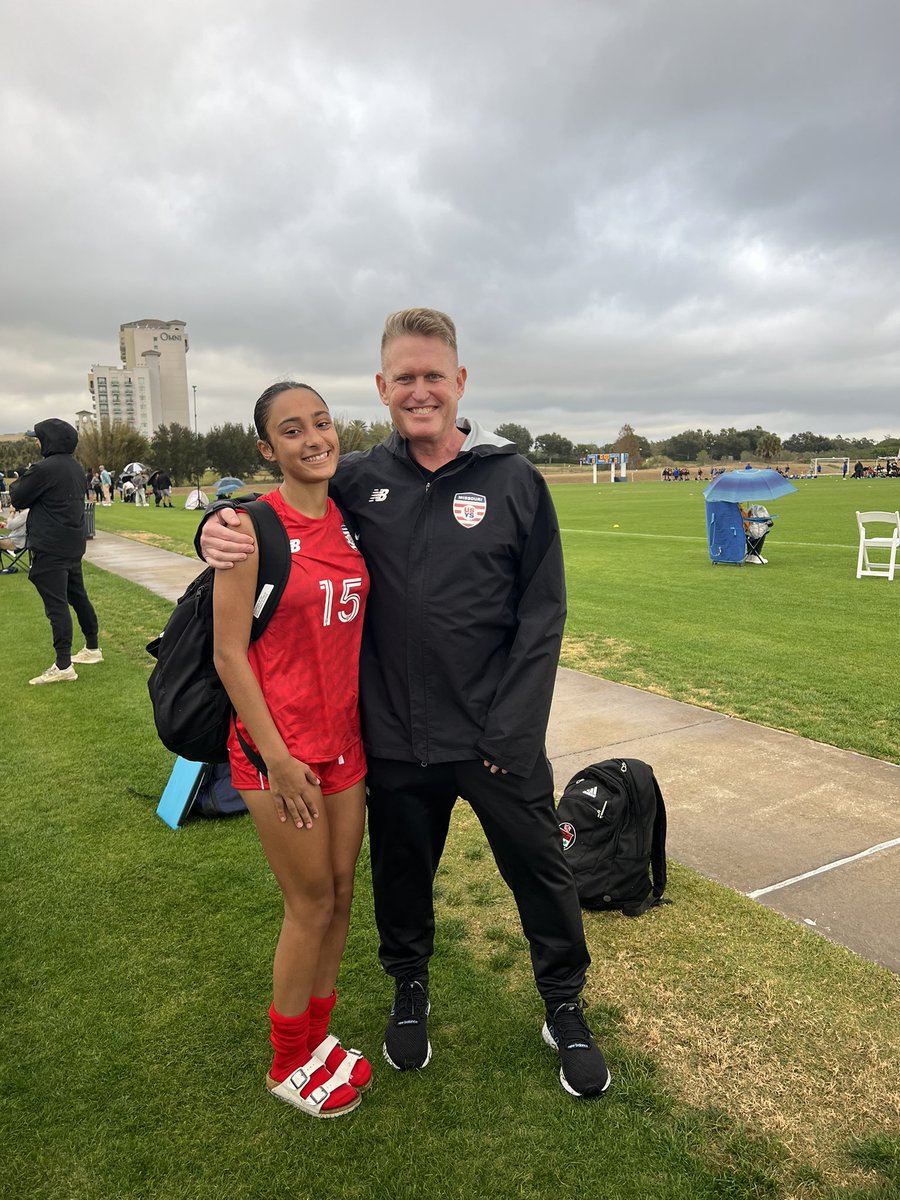 Holly Roberts tweet media