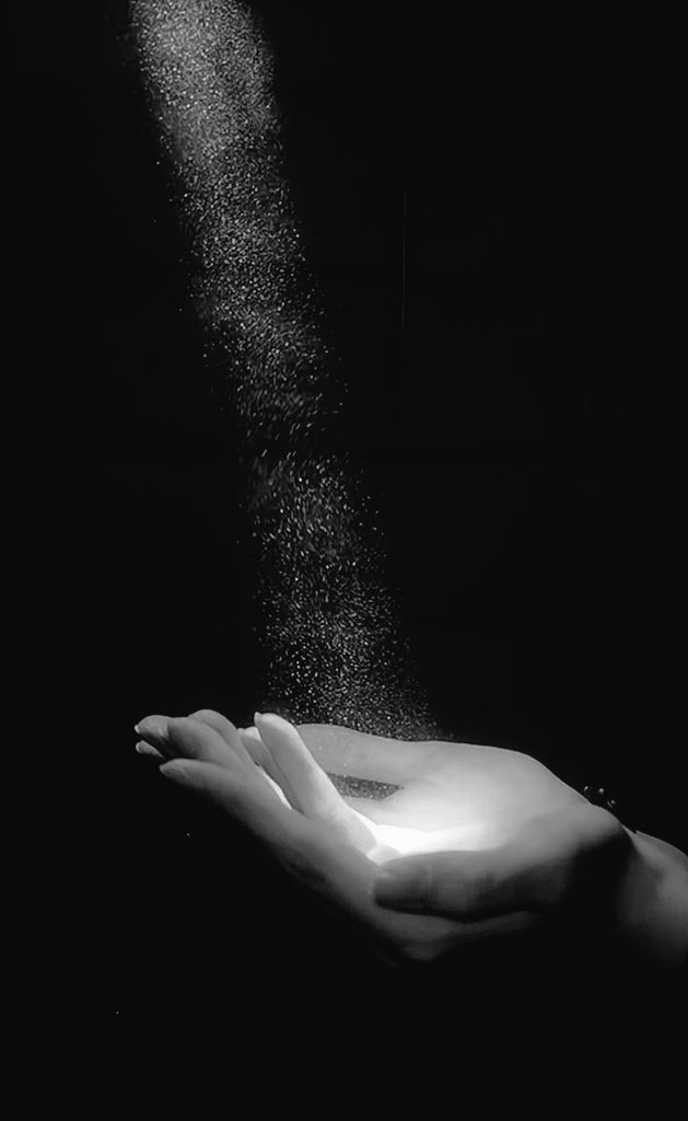 نـــ♡ـــور tweet media