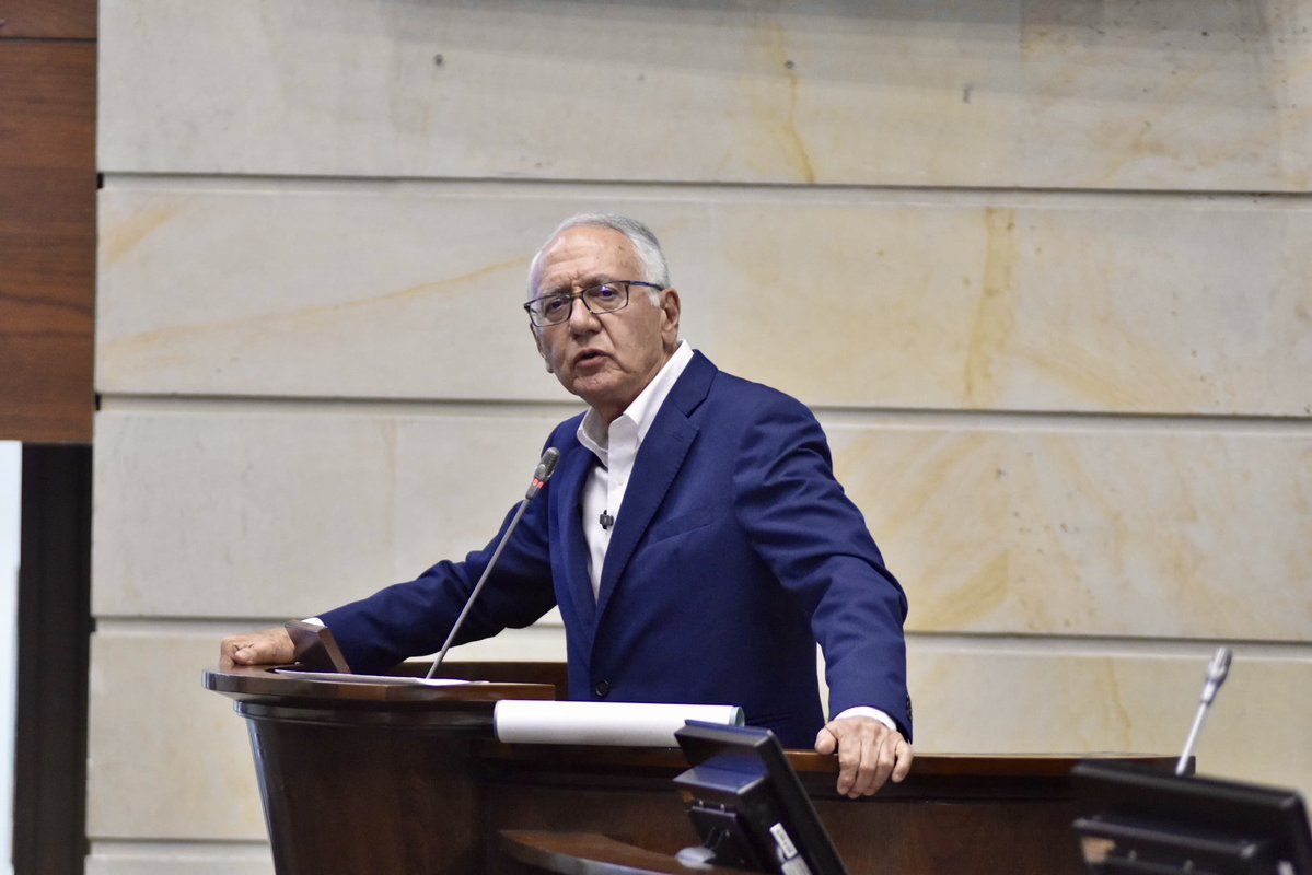 “No es cierto que este Gobierno haya deteriorado el sistema. Lo que hoy queda en evidencia es un modelo que durante años privatizó las ganancias y socializó las pérdidas, dejando a los pacientes sin atención y al Estado asumiendo los costos”, afirmó el jefe de esta cartera,