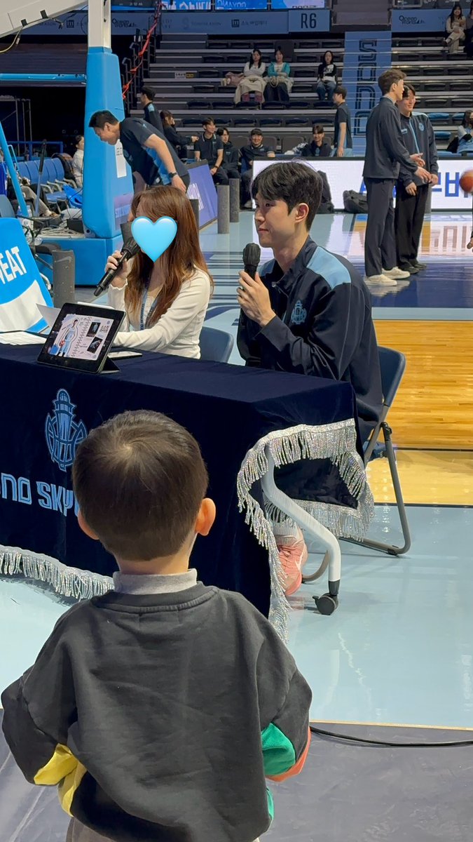 한 걸음 뒤엔 째이가 있었는데•••