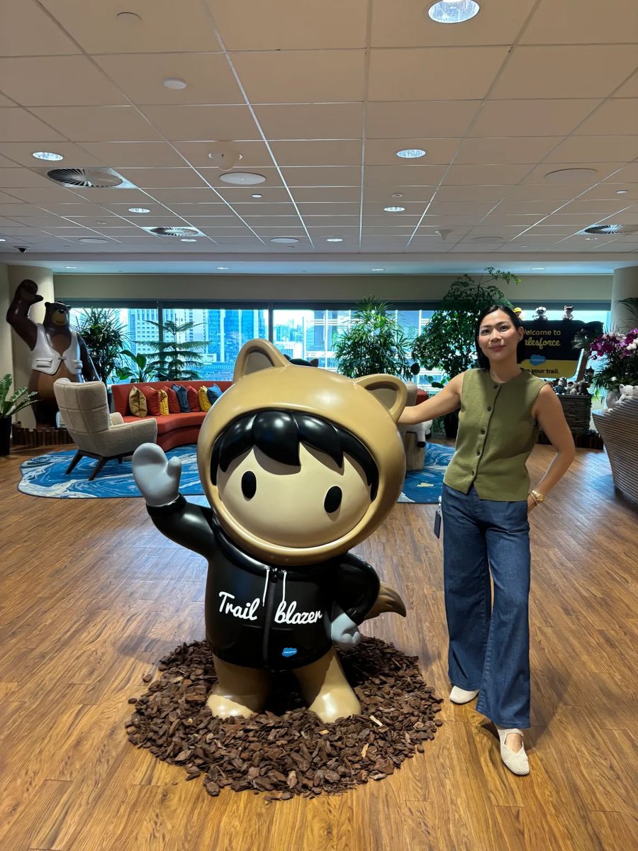 salesforcejobs's tweet photo. Michelle (Account Executive, Tableau at Salesforce Philippines) sees the power of data every day as an AE. She shares, "When you understand your data, you can make decisions that genuinely improve lives." 

Discover how she is pioneering solution-oriented success and accelerating her career at Salesforce ASEAN: https://t.co/ezyd5MgeTR
