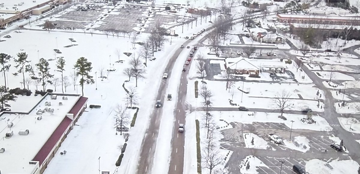 colliervillepd's tweet photo. 🚧 Road Update – 6:00 PM 🚧

Today, the sunshine helped make bigger improvements on primary roads and some secondary roads. Many multi-lane roads now have at least one mostly clear lane, though black ice remains a concern. Some secondary roads, along with neighborhood streets, are still snow- and ice-covered.

With the continued work of Collierville Public Works and TDOT, we should see more improvement tomorrow as temperatures rise above freezing. However, overnight lows tonight are expected to fall into the mid-teens, so refreezing will occur.

Where plows have improved main roads, snow buildup at intersections may make it difficult to transition safely from one roadway to another. Please slow down, watch for black ice, and use extra caution—especially at intersections.

The photos shared generally represent conditions throughout Collierville. We often get asked about specific roads, but at this time, most roads look similar to what is pictured. If you don’t have to be out, please consider staying home and allowing crews time to continue their work.

Thank you to Officers Bousson, Weiser, and Gonzalez for providing the photos and assisting with this road update.