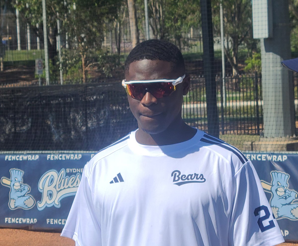 신고식으로 노래가 아닌 댄스를 보여주겠다고 자신 있게 공언한 카메론