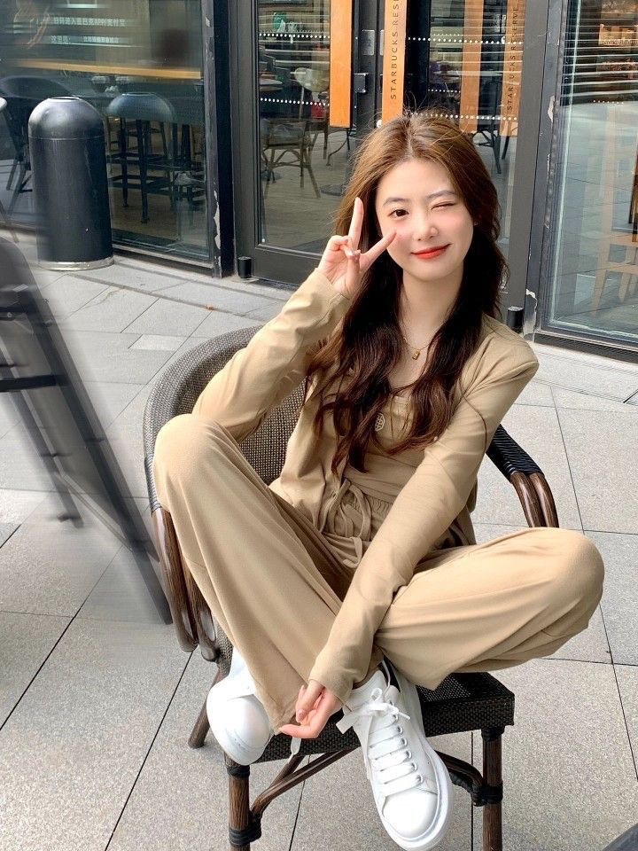 GOOD MORNING

Wishing you a morning full of sunshine!