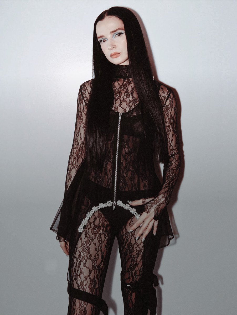 ᶠʳᵃᶜᵗᵘʳᵉᵈ 𝕷𝐔𝐋𝐋𝐀𝐁𝐘. tweet media