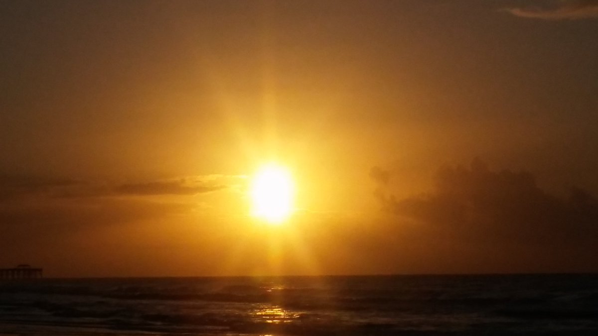 Here's a feel-good beach song. ☺️Free download pixabay.com/music/pop-salt…