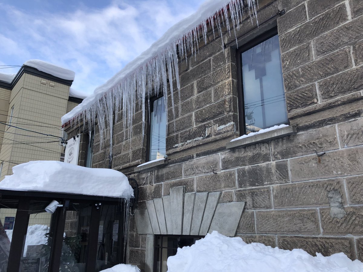 tacchyal's tweet photo. マイナス7℃😘

10年に1度の大寒波(そんなのだらけ😜)&amp;豪雪で
札幌は都市機能や交通が麻痺しまくってます

コレを楽しく乗り切ろうとする多くの札幌市民👏

生命の危機かんじることは北海道の冬で通常だしね

#アサソラ #朝空 #イマソラ #mysky #cloud #sunrise #朝焼け #おはよう　#札幌　#北海道 https://t.co/WzijNaoiPC
