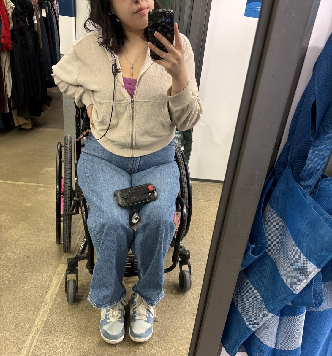 SammieSaysXO's tweet image. work fit🫡👀