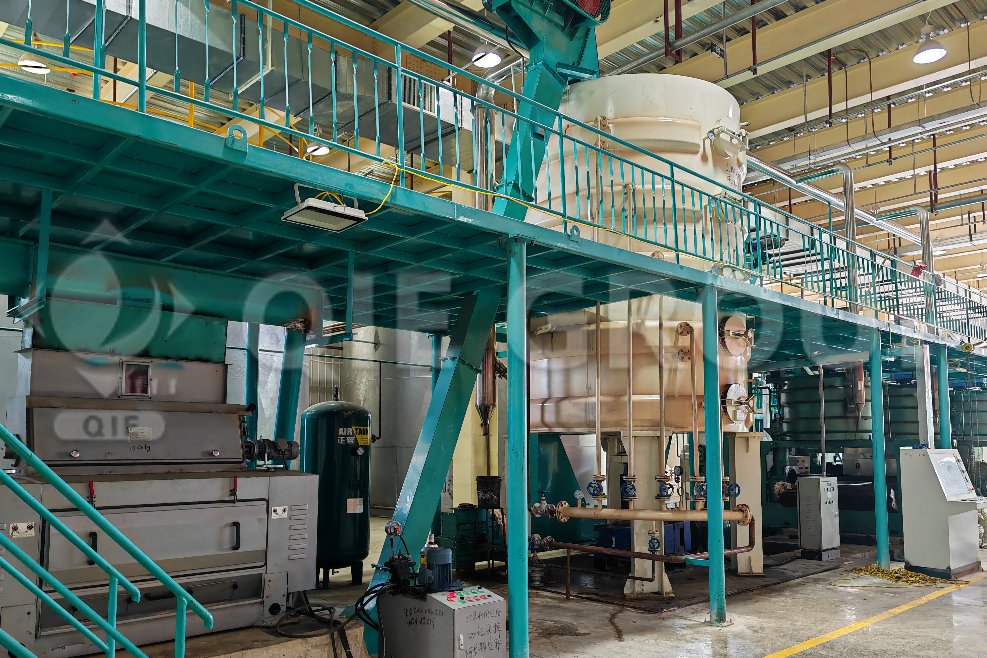 qiegroup's tweet image. ❄️ Cold Pressing = max nutrients, premium health oils
🔥 Hot Pressing = rich aroma, traditional markets
🏭 Pre-Press + Solvent = high yield, industrial scale

#FlaxseedOil #ColdPressedOil #OilProcessing #VegetableOil #EdibleOil #OilMill 

qiemachinery.com/oil-pressing/?…