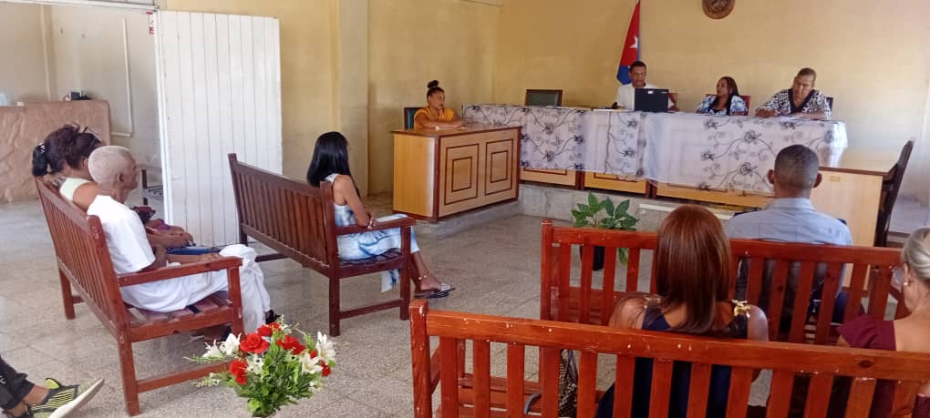 Reunión de trabajo en el TMP #NicetoPerez  y con la sección #Caimanera con participación del gobierno local. Resultó un debate muy ameno y con proyección clara sobre nuestro encargo social y como mejorar con las condiciones actuales.
#SePuedeMuchoJuntos