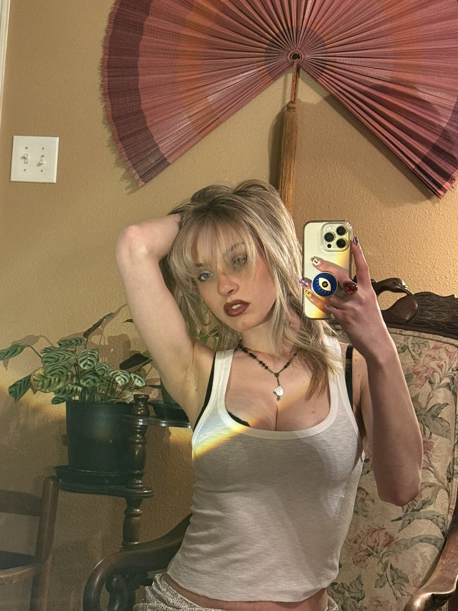 lana del gay tweet media