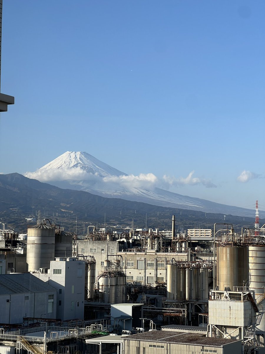 昨日は富士山がきれいだった。今朝は見えなくて残念