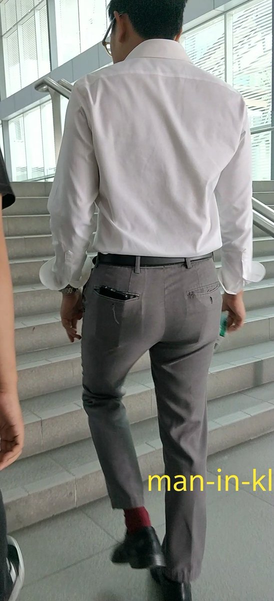 kenwuken21's tweet photo. Tight grey slacks is my kryptonite. I can just follow their lead, wherever he goes, I'll always behind, checking that big butt out!
➡️More photos and Videos ➡️ https://t.co/kUSFdMCA6U #execbutt #maninkl https://t.co/m4sJ71FCRq