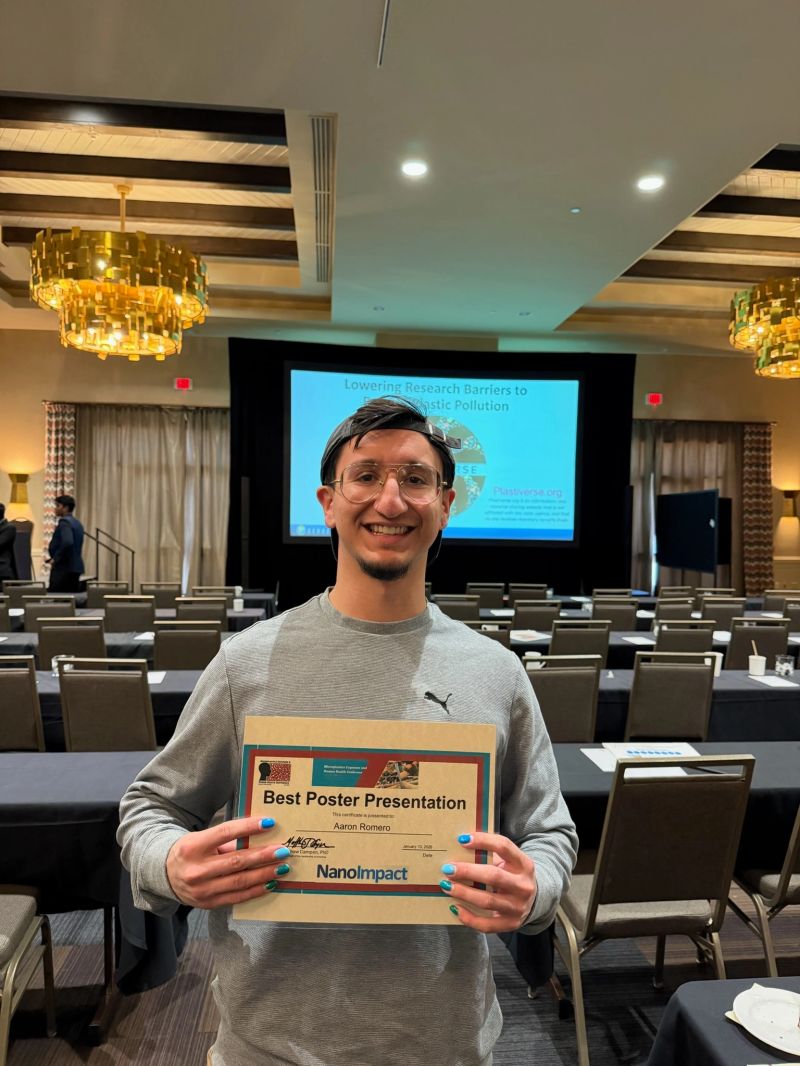 UNMSOM_GI's tweet photo. Congratulations to GI trainee @UNMHSC PhD candidate Aaron Romero in the Castillo Lab @eliseo_fc on his oral presentation who was awarded first place for the Best Poster presentation at the International Conference on Microplastics Exposures and Human Health #Microplastics https://t.co/zhPm0QUfi2