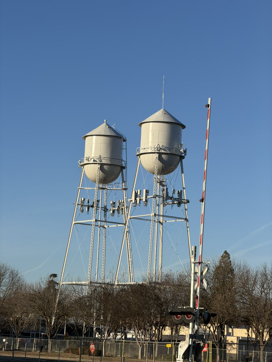 ATT, Here’s something you don’t see every day, two sectors per water tower making it a 4  sector site, covering west east south and north, very interesting design