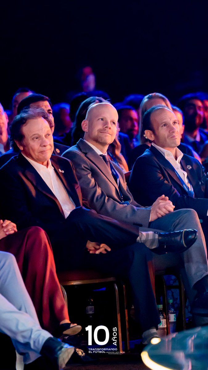 FEFecuador's tweet image. ¡Una década de crecimiento!

La celebración de los 10 años de gestión de Alejandro Domínguez al frente de la CONMEBOL sirvió para reafirmar el compromiso de nuestra institución de seguir trabajando unidos por la grandeza del fútbol sudamericano.