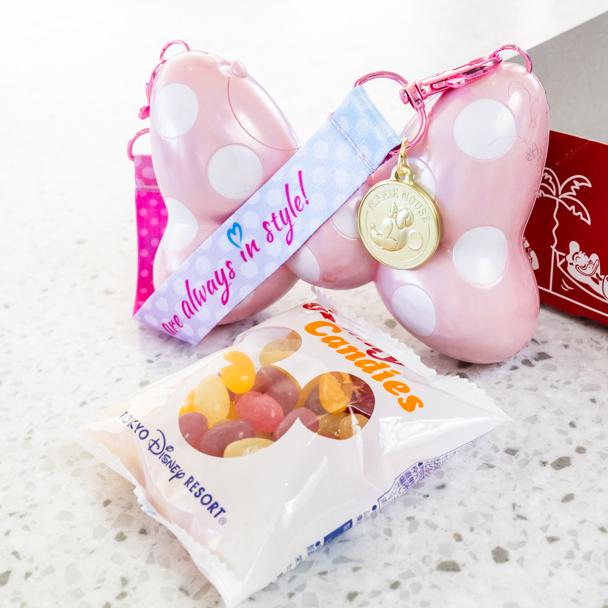 ポップでキュートなリボン型！ 東京ディズニーランド&シー