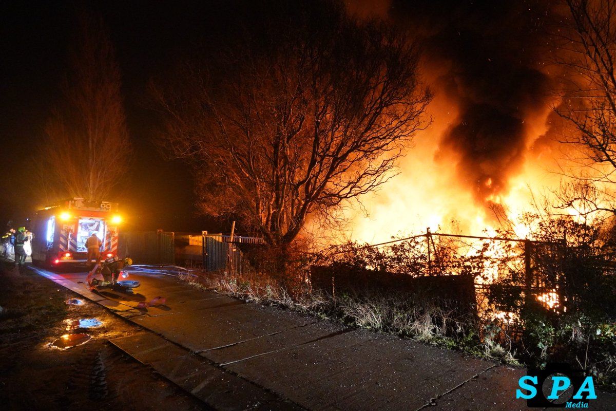 Uitslaande brand in schuur Hofweg Rotterdam