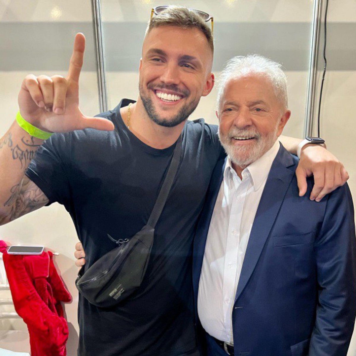 _euigorsouza's tweet image. enquanto vocês tem o jonas, nós temos o arthur picoli de conduru aperta o 13 e confirma