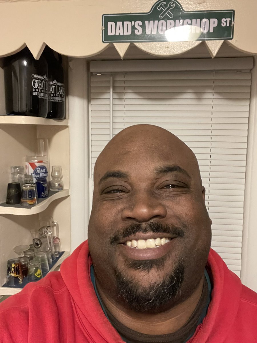 EMC_III's tweet image. Yo what up kids? It’s freezing in OH. I’m about to make a bomb ass omelette and hash browns for dinner, smoke a fat ass blunt (thanks @king_of_budz #SuperGood) and then play some Mario Party on the switch. What are yall doin tonight?