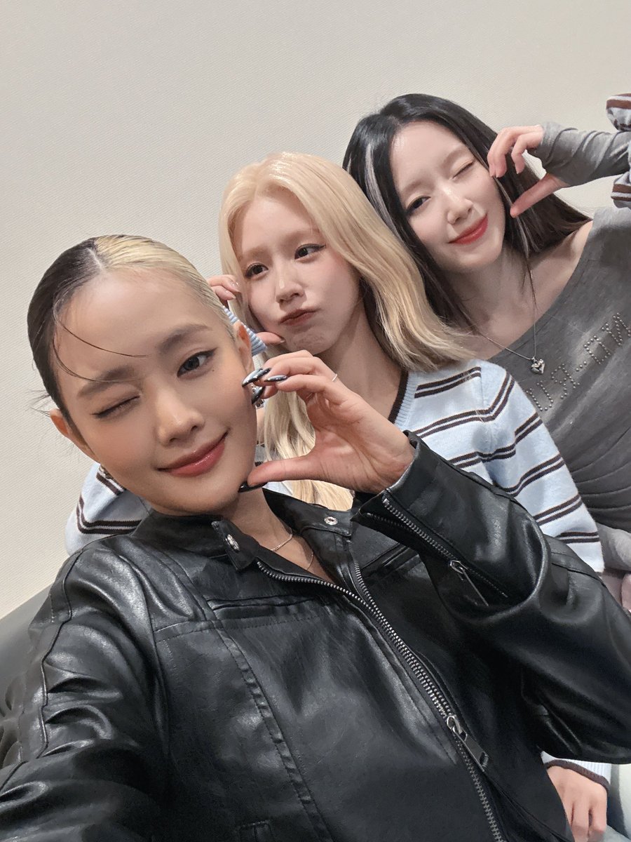 official_i_dle's tweet photo. [📸] 260127 @ #웬디의영스트리트

#아이들 #idle
#미연 #MIYEON
#민니 #MINNIE
#슈화 #SHUHUA https://t.co/NuZcX0ulrZ