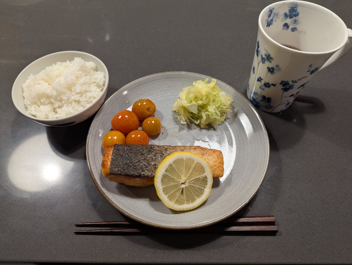 Ms_Teemo's tweet photo. Grilled Salmon and Toooomaaaatoes https://t.co/sIS8DOAjc3