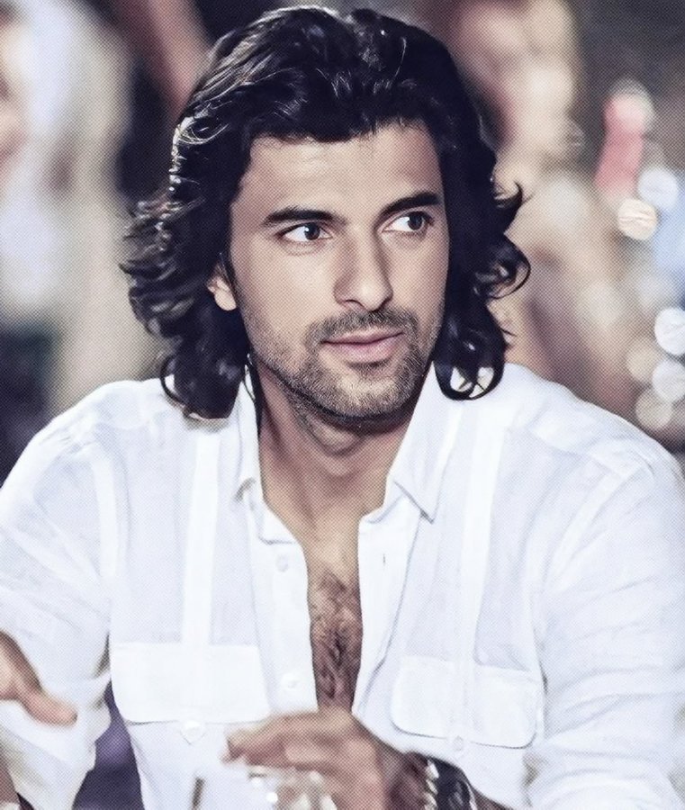 Un microsegundo Akyürek
y  sigo aquí 🙌

#EnginAkyürek 
   Engin Akyürek 
   🤍🇦🇷🤍
