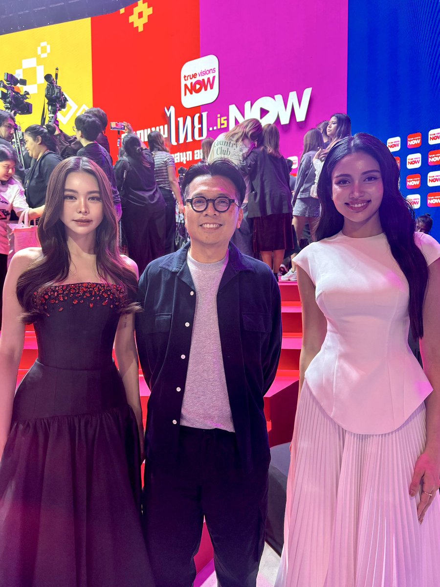 Cholumpi's tweet image. ซีรีส์ Murder In The Kitchen ที่นำแสดงโดย อิงฟ้าและวีนา
กำกับโดย ผกก.วุ้น ทรงศักดิ์ มงคลทอง
ผลงานใหม่ของ ชลลัมพี ทาง true now เร็วๆนี้
#อิงฟ้าวราหะ #วีนาปวีนา #MurderInTheKitchen #cholumpi