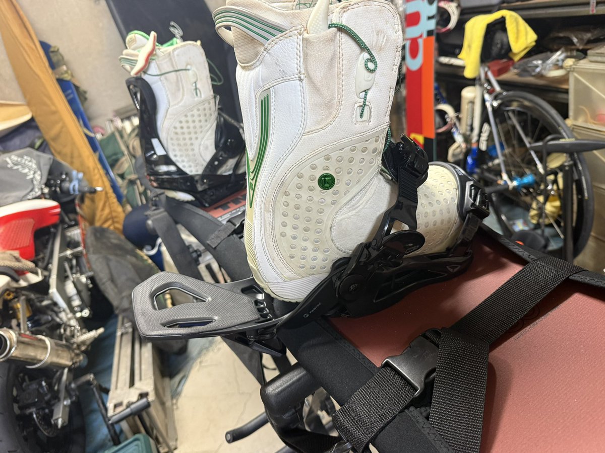 oddy_summer's tweet photo. 新しいビンディング買いました
ファーストエントリー？的な、いわゆる座らなくても履けるタイプ
これで古いブーツが活用出来る。 https://t.co/9EqOaoPI4A