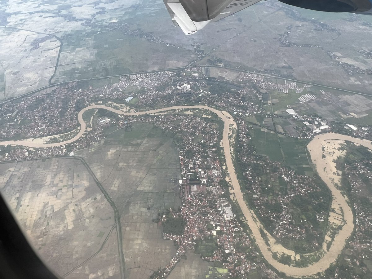 AgusMaryono's tweet photo. Sungai itu memang berkelok-kelok jangan diluruskan kalau mau aman. https://t.co/17gWabTvDH