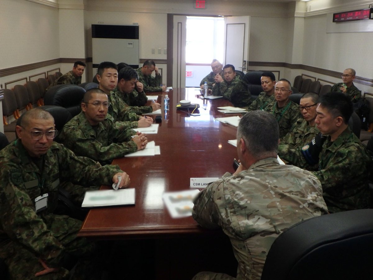 陸上自衛隊 #教育訓練研究本部 は、第18期最先任上級曹長課程学生に