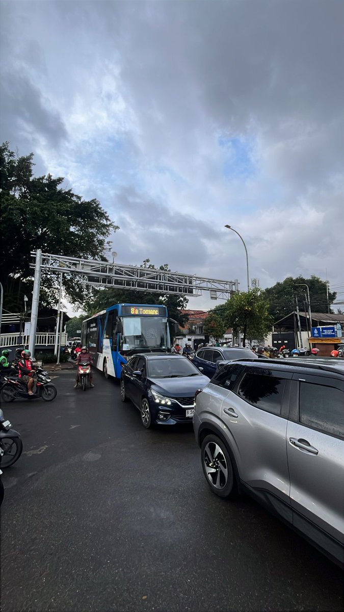 PT_Transjakarta's tweet image. #INFOTRANSJAKARTA | Koridor 8, Rute 6H, 7A, D21, D41, S21, S22, JAK 32, JAK 49, JAK 95 dan JAK 102 mengalami keterlambatan kedatangan dikarenakan adanya kepadatan lalu lintas di sekitar Selapa Polri s/d Pondok Pinang. Selalu hati-hati dijalan dan tetap semangat ya sahabat tije.…