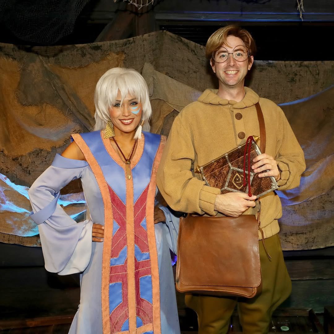 Sara_lightGirl's tweet photo. Milo &amp; Princess Kida have returned to the "Disneyland After Dark: Sweethearts’ Nite"! ♥️💠

📷: artistrybylisad &amp; coheteboy

#AtlantisisWaiting #Disneyland #AtlantisTheLostEmpire #Disney #Atlantis #MiloThatch #PrincessKida #DisneylandAfterDark https://t.co/ANFB6Se6GZ