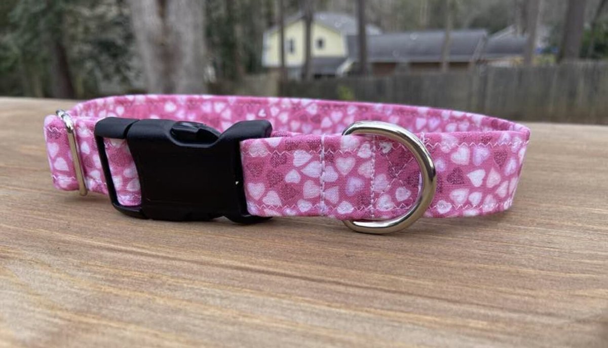 Pretty in Pink hearts! Perfect for #ValentinesDay 
muttstuffnc.etsy.com/listing/185316…

#Hearts #love #dogsarefamily #prettyinpink #PinkIsMyPersonality