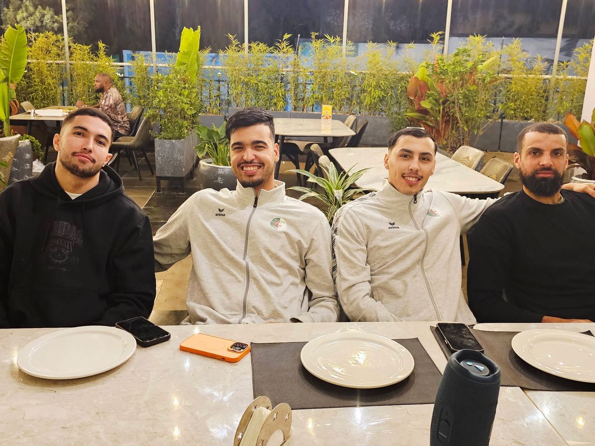 Merci à tous ceux qui se réveillent et se rencontrent que l’Algerie a une équipe et des joueurs de Hand. Merci aux mêmes qui tweet sur la hand algérien sans connaître un seul joueur. Plus encore qui n’ont même pas suivi cette CAN …l’Algérie fait vendre. Le hand 🇩🇿 vous remercie