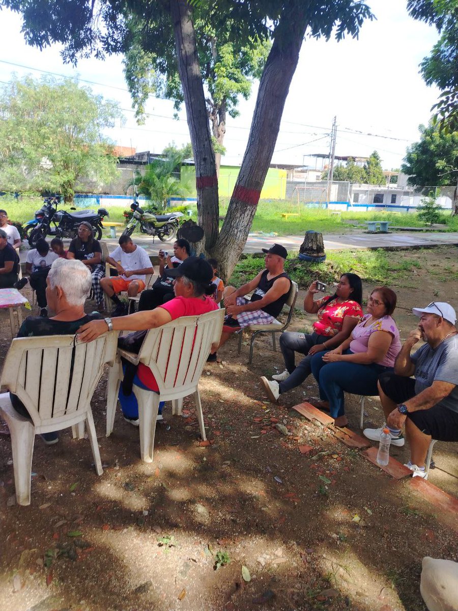 soymaricaro's tweet photo. Desde el Recreo de los Circos de Abuelos, honramos a Tereza y los padres de la Patria.
#26Ene #bbvipks4 #margeliters #sstvi #الكويت_الاردن #JASPER #LosQueremosDeVuelta #BringThemBack https://t.co/rbor8Z693w