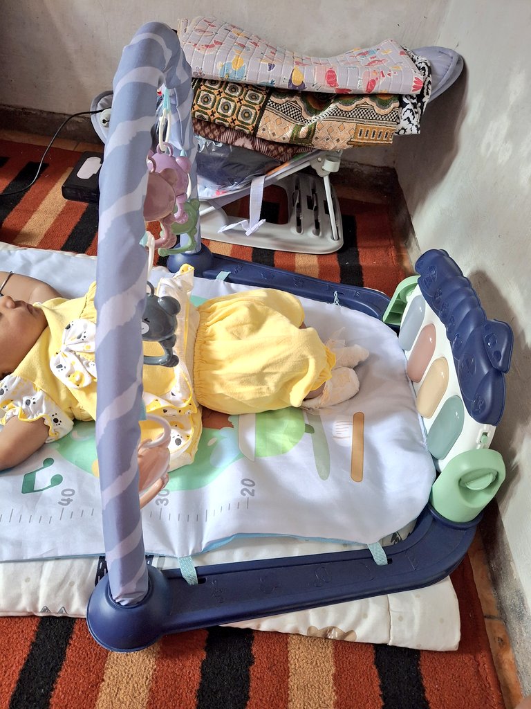_iamMaey's tweet photo. Baru aja selesai beres2, niat hati mau kasih susu biar tidur sambil ditemenin.

Ternyata tumben2nya nih bayi tidur duluan. Liat nya jadi nangis, kasian

Soalnya kalo di Probolinggo, abis mandi pagi, pasti digendong dulu biar tidur https://t.co/31PgUO645k