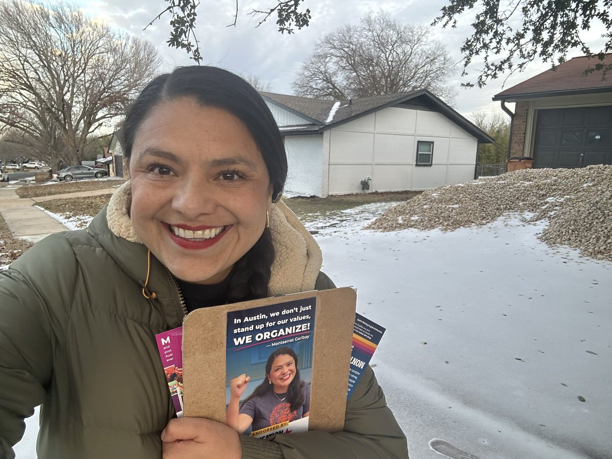 MontserratforTX's tweet photo. Snow in Austin Texas and 30 degrees❄️❄️No problema! Still got block walk and talk to #HD49 constituents. #RunningforTXHD49 #JuntosforJusticeUnidosforChange https://t.co/ZleK6kl9tY