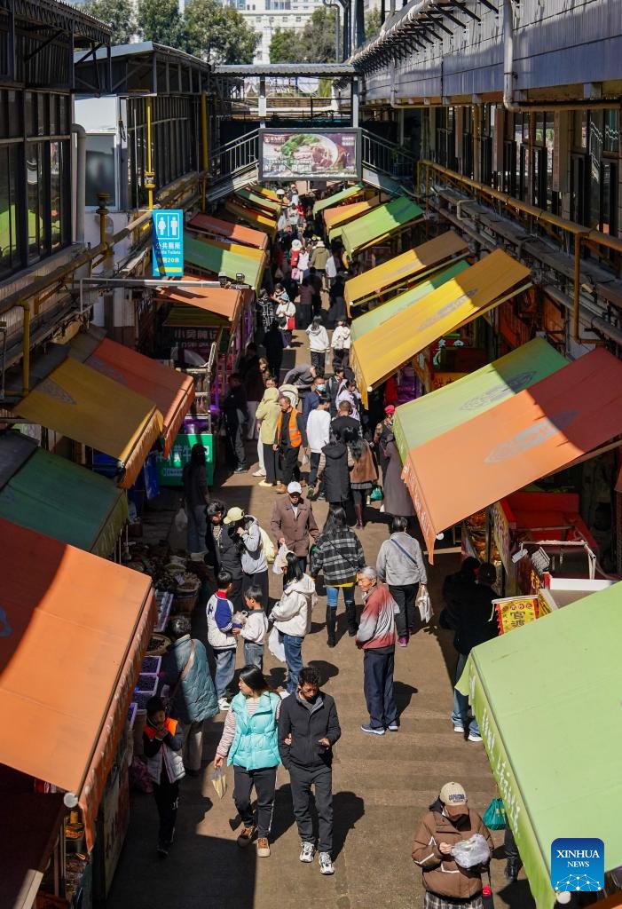 VoiceofPD's tweet image. View of Daguan Zhuanxin farmers' market in Kunming
#Yunnan #farmersmarket @goyunnanchina @Amazing_Yunnan 
More pics: en.people.cn/n3/2026/0128/c…