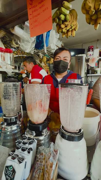 -Porqué un simple licuado preparado en casa...

-Tómale a la verga para echarte el otro poco, ruco.