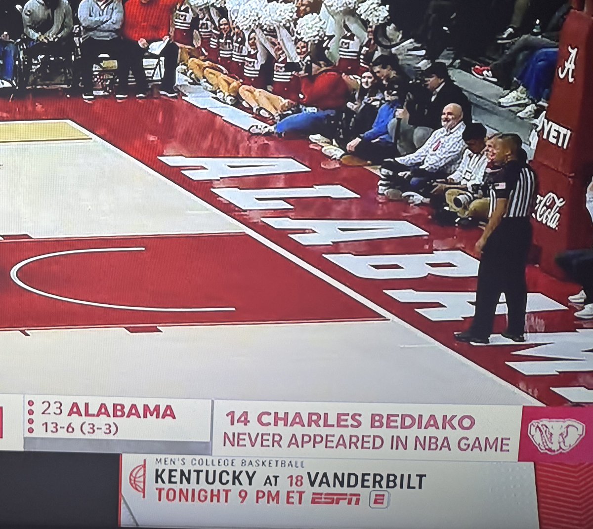 LOUandZOU's tweet image. Never thought I’d see the day when this needed to be clarified in COLLEGE basketball