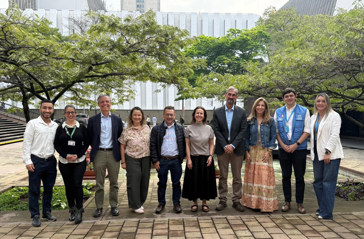 AcnurColombia's tweet photo. 🤝 Agradecemos a @AlcaldiadeMed por facilitar este encuentro clave para revisar planes de trabajo que nos permitirán seguir avanzando en estrategias de recepción, acogida 🏡 e integración local 🌱 de las personas refugiadas y desplazadas forzosamente en #Medellín 🇨🇴. https://t.co/f5nMSt7PvF
