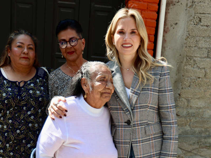 🏆 <a href="/RominaCDV/">Romina Contreras</a>, presidenta municipal de <a href="/HuixquiGob/">Gob Huixquilucan</a>, se posiciona entre las mejores alcaldesas del país. Así se realizó la encuesta.

📌: acortar.link/3Wl7m2