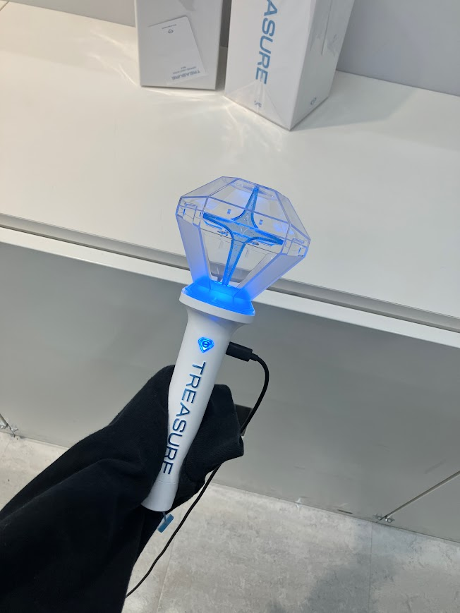 TREASURE さんの【OFFICIAL LIGHT STICK Ver.2】 絶賛販売中💎🤍 ペン