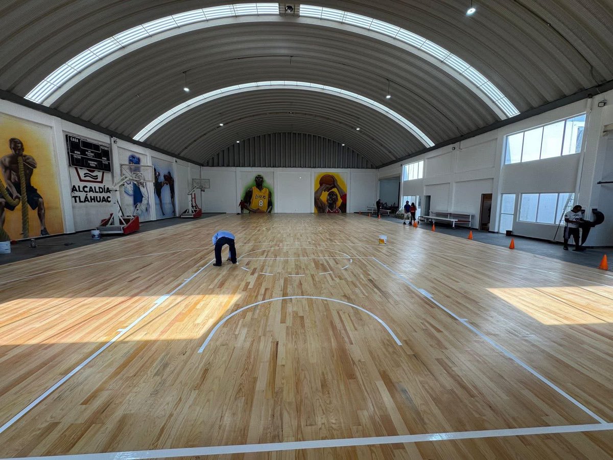 El Gimnasio Ratón Macías vive una transformación integral.
No se trata solo de renovar un espacio, sino de dignificar el deporte, fortalecer la identidad y abrir mejores oportunidades para que nuestras juventudes entrenen, se esfuercen y cumplan sus sueños.

Muy pronto estaremos